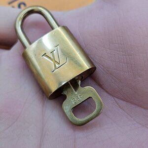 LV Padlock and Key set # 452